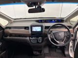見通しの良い運転席回りとなっておりますので安心して運転をして頂けます!窓が大きいので明るく開放的な室内です
