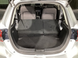 リアシートも簡単格納ができ、大きな荷物もらくらく収納できます!