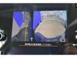 Rレンジ切り替え時バックカメラやサイドカメラ、ボタン操作によりフロントカメラ映像に切り替えることも可能です
