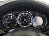 【明るく見やすいメーター】視認性が良く明るく見やすいメーター。運転者にとって見やすいメーターは運転していても疲れないですよね。