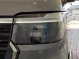LEDヘッドライトは、点灯の瞬間から最大光量を発揮し、突然暗くなるトンネルなどでの安定感を高めます。