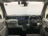 【前方視界】開放的な前方視界!運転がしやすく疲れにくいです♪窓が大きく、見通しがとっても良いおクルマですよ♪