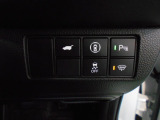 パーキングセンサーや横滑りを防ぐVSA等のスイッチ類は運転席の右側、手の届きやすい位置にあります。
