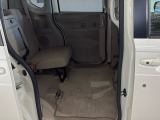 後席をはね上げれば、「もうひとつの荷室」が生まれます。