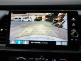 バックカメラの画像です。ガイドラインがスムースな車庫入れをサポートいたします!車庫入れの安心感がアップしますね☆