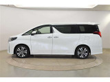 両側パワースライドドア付きだから、狭い駐車スペースなどでの乗り降りラクラク♪小さなお子さまのいるご家庭には嬉しい装備です。