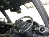 見通しのよいすっきりとした視界で、誰でも運転しやすいです。運転のしやすさは疲れにくさにも繋がりますよ♪