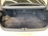 積み下ろしのしやすいデッキにはたっぷりと荷物を積み込んでいただけます。遊びから仕事まで、様々なシーンで頼れます♪