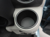 カップホルダーは運転席や助手席からちょうど手の届く位置です!!