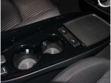オシャレなインテリアで運転する気分も盛り上がりますよね^^