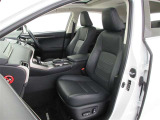 厚みがあって、座り心地のいいシート。運転席も助手席もリラックスしてゆったりと座れます♪