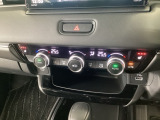 【左右独立オートエアコン】左右席で独立温度コントロールが可能です。運転席はキンキンに冷やして助手席はマイルドにと言った設定が可能です☆暑さ寒さでケンカすることもなくなりますね♪