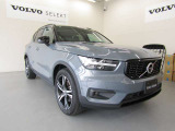 都市を駆け巡る本物のSUVとして、XC40は開発されました。スカンジナビアデザインの独創性と都会的な雰囲気を身にまとった、都市で生活するあなたのために作られた1台です。