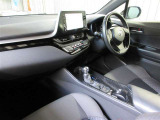 見通しのよいすっきりとした視界で、誰でも運転しやすいです。運転のしやすさは疲れにくさにも繋がりますよ♪