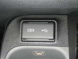 【充電用USB端子】デバイスの充電に便利です。※実際の接続端子は写真で確認or店舗までご気軽にお問合せください♪