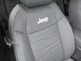 「Jeep」ロゴ刺しゅう入り