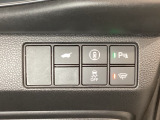 Hondaセンシング用の、VSA(ABS+TCS+横滑り抑制)解除と路外逸脱抑制機能のオンオフスイッチなどはハンドルの右側に装備しています。