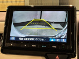 リバースギアに入れるだけで後方の表示へ切り替わります。夜間や雨の日の駐車も楽になりますよ。