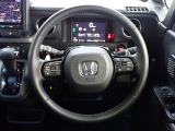 ハンドル左側にはオーディオ操作が出来るオーディオリモートコントロールスイッチ、右側にはHonda SENSINGとオートクルーズコントロールのスイッチを装備!