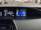 視認性に優れたメーターを採用しており、走行中でも車速や情報が分かりやすく表示されます。運転時の視線移動をむりのない範囲に抑え、快適で安心感のあるドライブをサポートします。