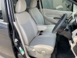 長時間の運転でも疲れにくいシートです。