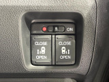 【両側スライドドア】駐車場で隣の車との間隔が狭く乗りにくい時、スライドドアなら安心!ドアオープン時も幅を取らず、開口部が広いので乗り降りがとっても簡単です。大きな荷物の出し入れも後席から可能♪
