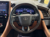 【純正革巻きステアリング】上質な革を使用することで、手にしっかり馴染みとても運転しやすいハンドルです♪