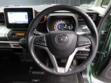 運転席にお座りになった際のイメージです。視界やシートの座り心地にポジション、各装備へのアクセスのしやすさ等、実際に触れてお確かめください。