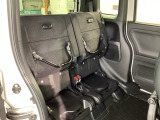座面を跳ね上げるチップアップ機能付き☆高さのあるお荷物も積むのにとても便利です♪