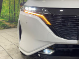 【LEDヘッドライト】悪天候や夜間走行時も良好な視界を確保し安心して運転できる高輝度LEDヘッドライトを装備!点灯速度が早く、消費電力も抑えられています。