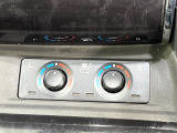 【シートベンチレーション】夏場は涼しい風でお尻や背中の熱やムレを防ぎ、冬はエアコンよりも早く温まってポカポカに!季節を問わず快適に過ごせます。