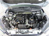 車にとって、とても大切な部分のエンジンルーム。綺麗に清掃済みで安心です。