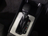 オートマチックシフトレバーは、手になじみ操作しやすい形状で安全運転にもつながります♪