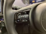 ステアリングにオーディオ操作スイッチが付いています。オーディオ画面に直接タッチしなくても操作が出来ますので、運転に集中できます。