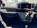 痛みの出やすい運転席シートの角、フロアマット、座面、ともに良好です