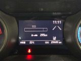 視認性に優れたメーターを採用しており、走行中でも車速や情報が分かりやすく表示されます。運転時の視線移動をむりのない範囲に抑え、快適で安心感のあるドライブをサポートします。
