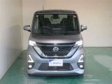 明度の高いLEDヘッドライトで、夜間の運転も安心です。