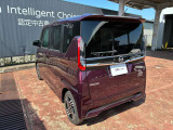 フロントだけでなく、バックソナーも付いてるので駐車時もバッチリ補助してくれます(*^^*)