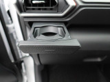 カップホルダーは運転席や助手席からちょうど手の届く位置です!!