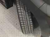 安全に走行するためには空気圧の確認をはじめ溝の深さ、ひび割れの等の点検が必要です。点検時に交換が必要と判断した場合は交換いたします。