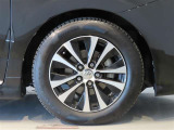 純正のアルミホイール装着車です。タイヤサイズは205/60R16です。