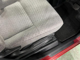 痛みの出やすい運転席シートの角、フロアマット、座面、ともに良好です