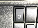 【パワースライドドア】スマートキーや運転席のスイッチでスライドドアの開閉が可能♪電動だから力を入れてドアを開ける必要が無く、小さいお子様でも、重い荷物を持っている時もラクに開け閉めできます♪