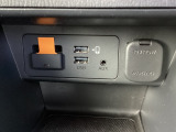 Apple Carplay・Android Auto対応!マツダ コネクト(コマンダーコントロール)でスマートフォンを操作して、通話、音楽を聴いたり、マップで目的地を調べることができます。