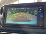 【バックカメラ】駐車時に後方がリアルタイム映像で確認できます。大型商業施設や立体駐車場での駐車時や、夜間のバック時に大活躍!運転スキルに関わらず、今や必須となった装備のひとつです!
