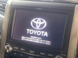 【メーカー純正ナビ】インテリアに溶け込むスタイリッシュな「専用設計」メーカーナビを装備♪視認性や操作性など基本性能にも優れ、より上質なカーライフをお楽しみいただけます。