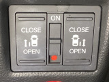 リアドアは乗り降りに便利な両側電動スライドドアです。また運転席に座っていながらスイッチ操作で自在にスライドドアを開け閉めできます。