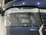 LEDヘッドライトは、点灯の瞬間から最大光量を発揮し、突然暗くなるトンネルなどでの安定感を高めます。