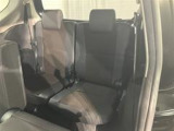 サードシートはセカンドシート下へ格納可能です。