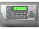 お好きな温度に設定すれば自動的に温度を調節、車内を快適空間に仕上げてくれます。